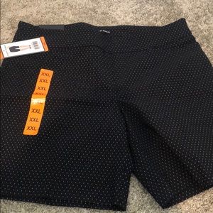 2 pairs women’s shorts